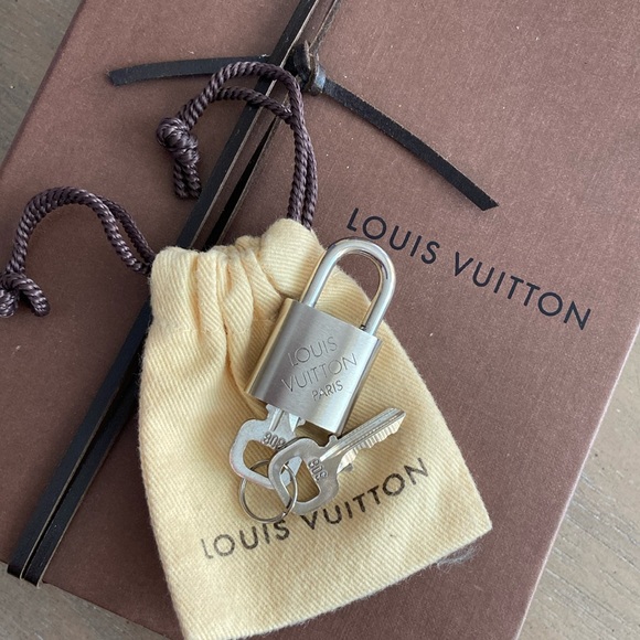 Louis Vuitton Silver Lock & Key #308